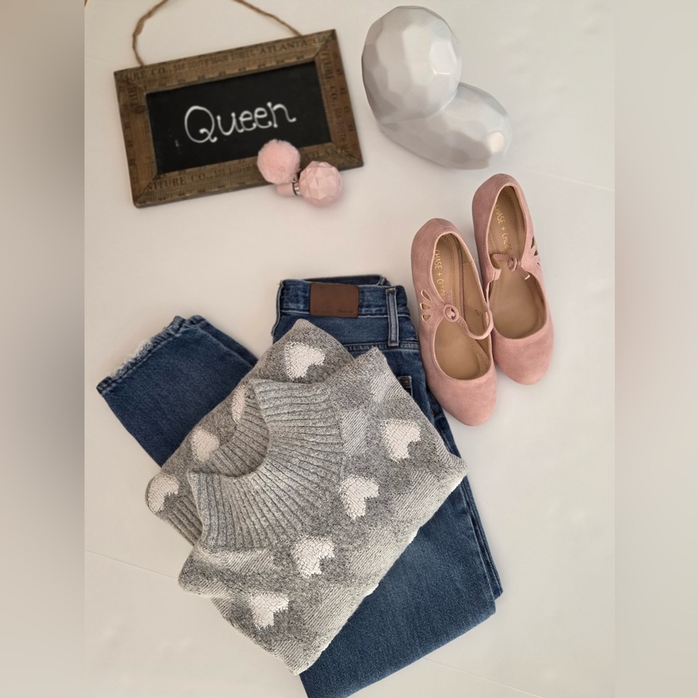 Studio B Gray Heart Pattern Knit Sweater Women’s Size M Cozy Pullover